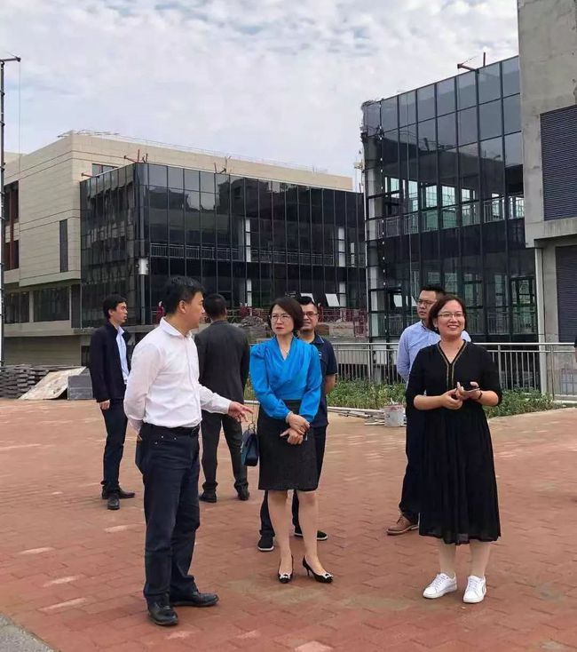 凤栖梧 深兰科技（上海）人工智能科创中心总经理陈新一行莅临郑州中物科技园考察交流